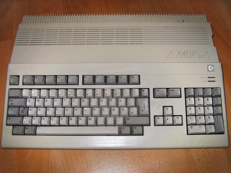 Recapping an Amiga 500 before it eats its own traces
