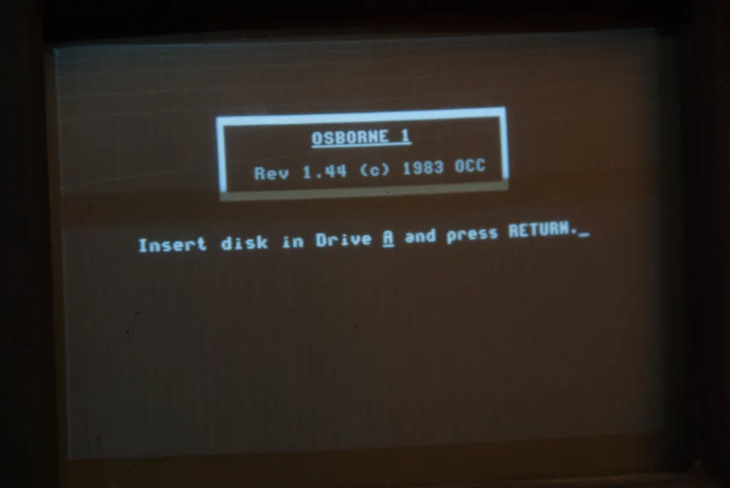 Osborne 1 screen showing its boot message