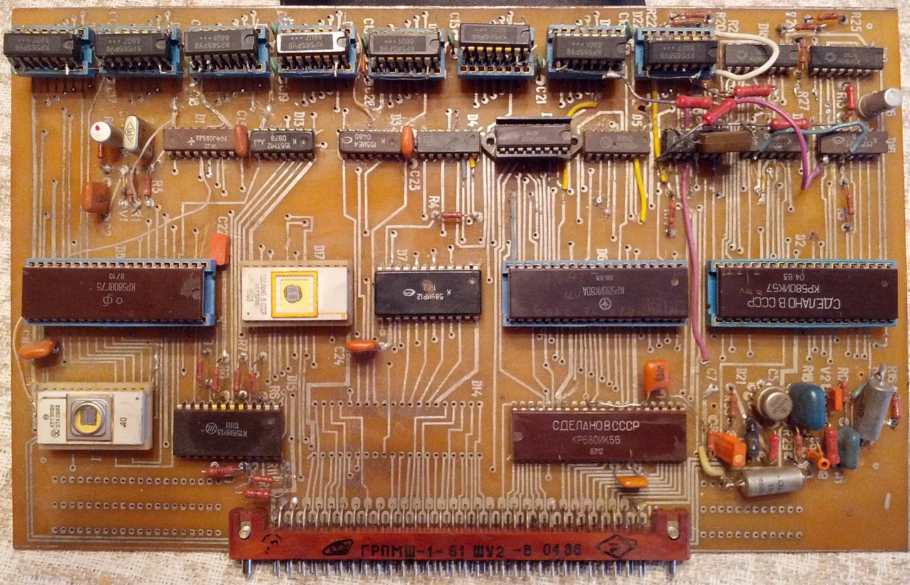 Hand-assembled Radio-86RK main board with Soviet KR580 chips, the large edge connector at the bottom and a second row of RAM chips stacked above the first