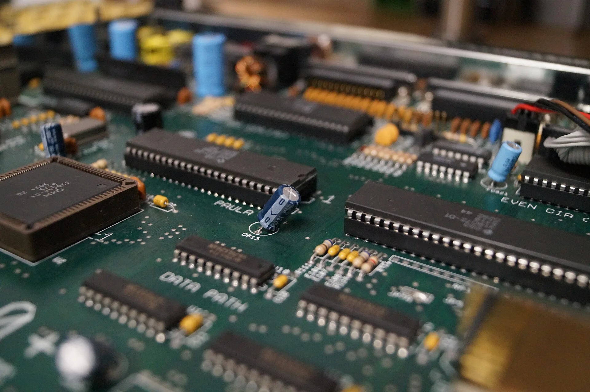 How the Amiga 500 shares one memory bus: 226 slots a line and a CPU that gets the even ones