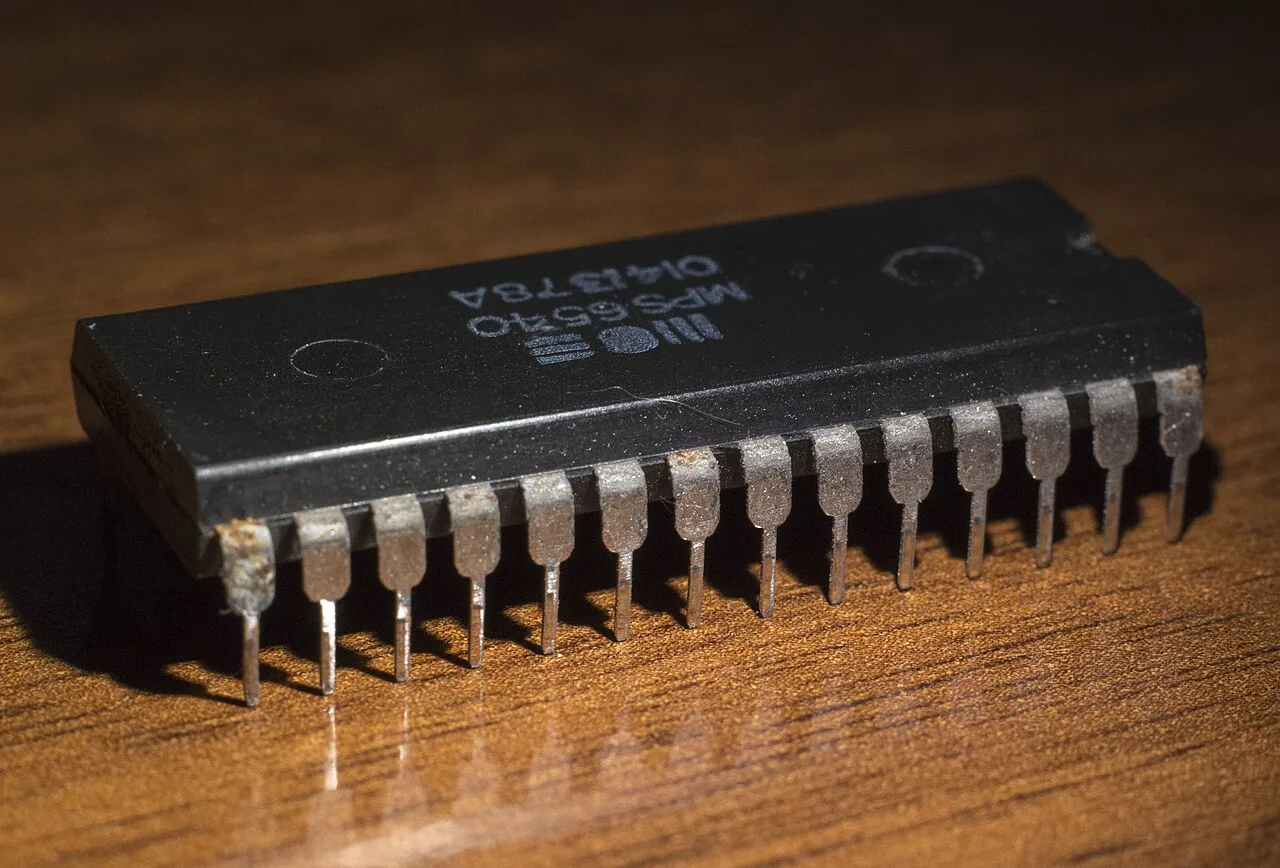 A MOS Technology 6520 chip in a plastic package